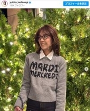 柏木由紀子77歳、デニムパンツ姿で美スタイル全開　セーターも着こなす