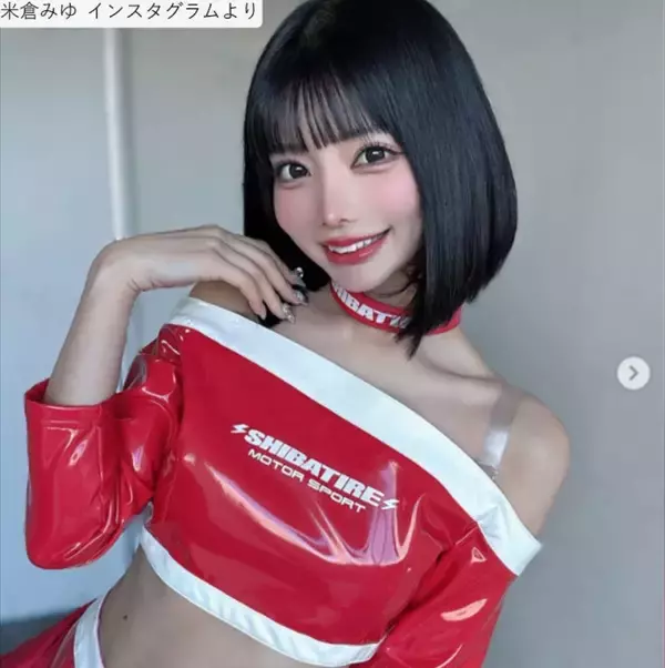 「デカ女」話題のコスプレイヤー、コンパニオン姿が「スタイル抜群」「最高」「美しすぎる」