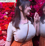 「グラビア話題44歳・元NHKの竹中知華アナ、抜群プロポーション全開！　タイトな白ニット×スカート姿に衝撃」の画像1