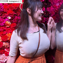グラビア話題44歳・元NHKの竹中知華アナ、抜群プロポーション全開！　タイトな白ニット×スカート姿に衝撃