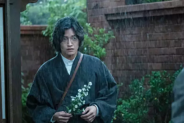 明日の『風、薫る』“シマケン”佐野晶哉、雨の日に“横沢”井上祐貴と鉢合わせ