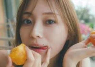 梅澤美波、キュートな舌ペロ姿披露　2nd写真集『透明な覚悟』先行カット公開　各パネル展テーマも発表