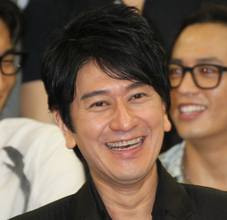 川崎麻世インスタに“コワモテ俳優”登場も…変わり果てたイケメン姿にビックリ「イメージ変わりすぎ」