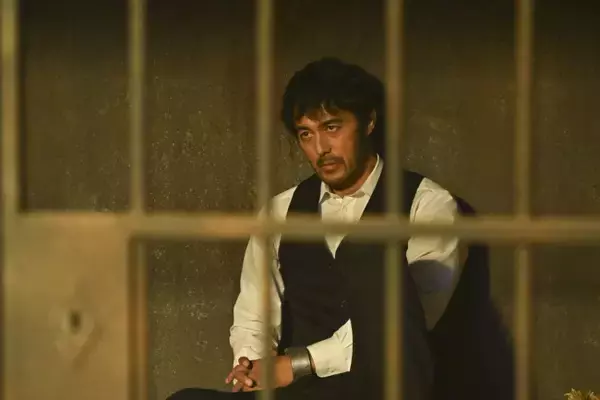 『VIVANT』“野崎”阿部寛＆ドラム再会にネット感動→野崎餓死!?のピンチに悲痛の声も「心配で寝れない」「大丈夫だよね？」