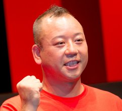 バイきんぐ西村、“顔出し”母にネット衝撃「女優さんみたい」「可愛すぎ」「えっ、若っ!!」「目元そっくり！」