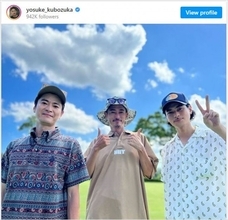 窪塚洋介、3兄弟ショットに「似すぎです」と反響　「イケメBRO」でゴルフ楽しむ