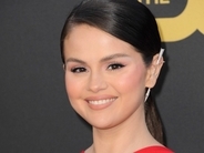 セレーナ・ゴメス、31歳の誕生日をパリス・ヒルトンやクリスティーナ・アギレラと盛大にお祝い