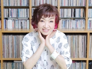 清水ミチコ、「ライブが一番好きで興奮できる」　10回目の武道館公演を自ら“お祝い”
