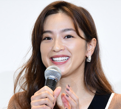 中村アン38歳、トレーニングウェアの美スタイルにネット衝撃　多数の「いいね！」集まる