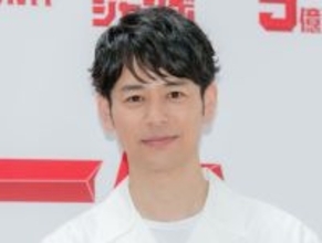 妻夫木聡、“夫婦”で卒業式に出席　素敵な家族ショットに「一瞬リアル過ぎて騙されました」