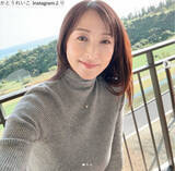 「伝説のグラビアクイーン・かとうれいこ57歳、ニット姿が「スタイル抜群」「美しすぎ」「透明感すごい」」の画像1