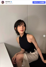 AKB活動終了から14年のアーティスト美女、スリットから美脚ちらり夏コーデを披露