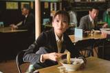 「永野芽郁が23歳に　タバコをふかす姿も『マイ・ブロークン・マリコ』新境地演技捉えた場面写真解禁」の画像1