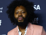 『エミリー、パリへ行く』俳優が日本で逮捕 「違法薬物の密輸の疑い」