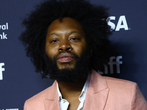 『エミリー、パリへ行く』俳優が日本で逮捕 「違法薬物の密輸の疑い」