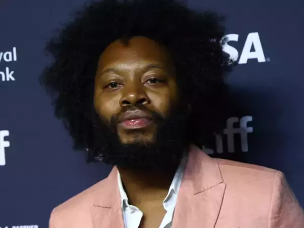 『エミリー、パリへ行く』俳優が日本で逮捕 「違法薬物の密輸の疑い」