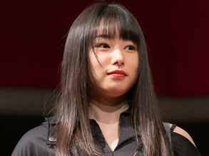 桜井日奈子が激変！　鍛え上げた腹筋チラ見せ　『SAKAMOTODAYS』オフショに反響