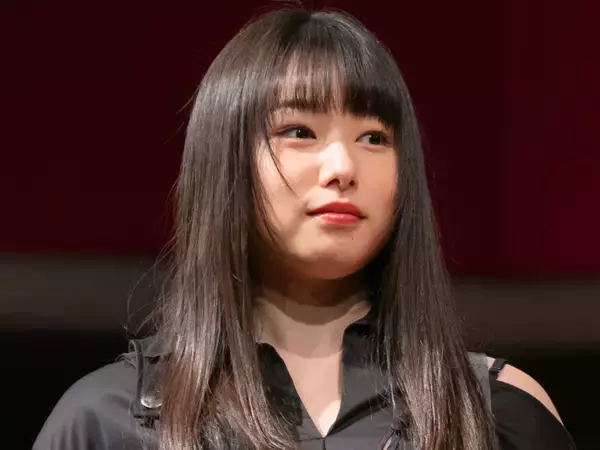 桜井日奈子が激変！　鍛え上げた腹筋チラ見せ　『SAKAMOTODAYS』オフショに反響