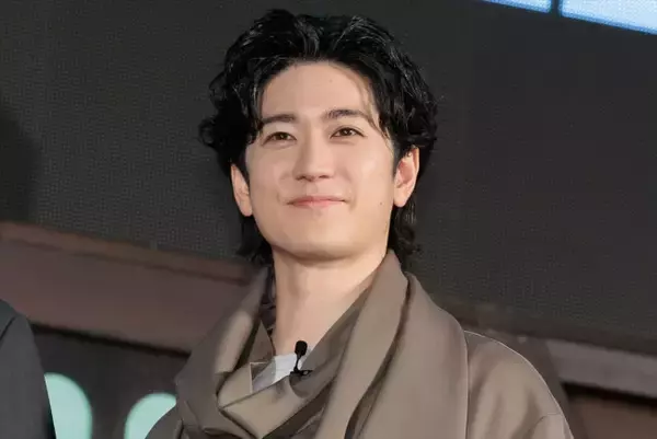 中島裕翔、結婚後初の公の場　 “大切な人を守る”和傘を『スター・ウォーズ』ペドロ・パスカルらにプレゼント