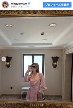 マギー「ドバイきてます」超豪華なロケーション×ガウン風ピンクワンピで美麗姿