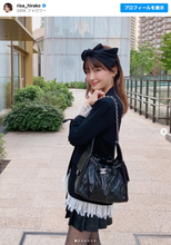 “奇跡の55歳”平子理沙、美脚際立つミニ丈コーデで魅了「スタイル抜群」「お人形さんみたい」