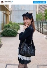 “奇跡の55歳”平子理沙、美脚際立つミニ丈コーデで魅了「スタイル抜群」「お人形さんみたい」