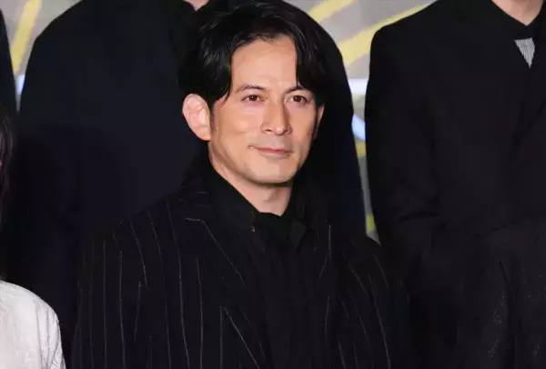 岡田准一、殺陣で怪我した直後にロケハン　鉄人ぶり明かされ照れ笑い