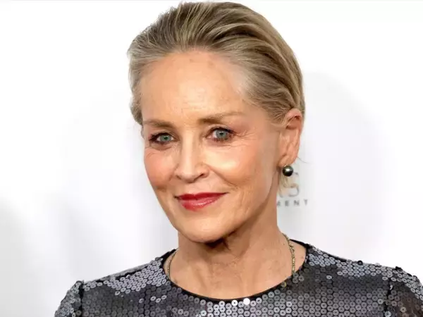 シャロン・ストーン、乳房の腫瘍に対する夫の反応で「結婚生活が終わった」と明かす