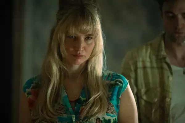 ジェニファー・ローレンス主演『DIE MY LOVE／ダイ・マイ・ラブ』　壊れゆく内面を感じさせる場面写真解禁