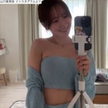 奇跡の43歳・山川恵里佳、ミニ丈オフショルダー姿が「スタイル抜群」「魅力的」と絶賛の声