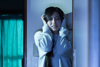 乃木坂46・井上和が『ほん怖』初出演で主演！　古びたアパートで起こる怪異に戦慄する大学生を熱演