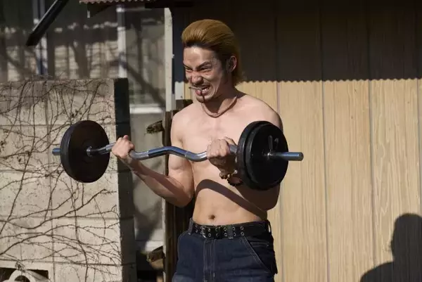 水上恒司、映画『OUT』で華麗な肉体美披露　鍛え上げたガタイの良さに品川監督も惚れ込む