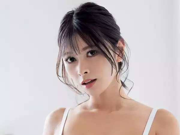 グラビア界席巻する山田あいが表紙！スタイル抜群“ギャルコーデ”披露