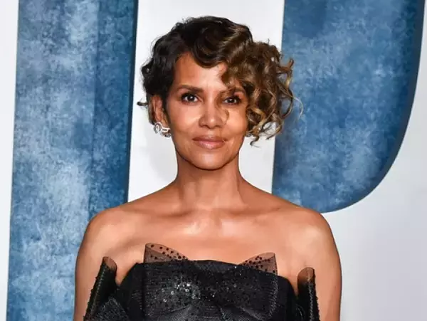 ハル・ベリー59歳の最新ショットに「35歳に見える」「いつまでも美しい」