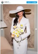 ロンドンの役所で挙式したデュア・リパ　情熱的にキスを交わす結婚式ショット公開