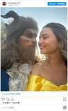 「ミランダ・カーとその夫、ハロウィンで完璧な「美女と野獣」に！」の画像1