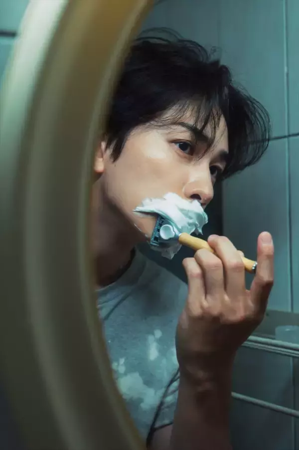 色っぽすぎるシェービング姿！　町田啓太、活動15周年アニバーサリーフォトブックより台北撮影カット解禁