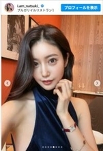 阿部なつき、“背中ざっくり”ドレスでランチ「たまらんです」「背中も横も服も綺麗で素敵」