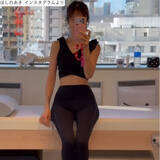 「ほしのあき48歳、ミニ丈トレーニングウェア姿で美スタイル全開　夫は13歳年下＆1児の母」の画像1