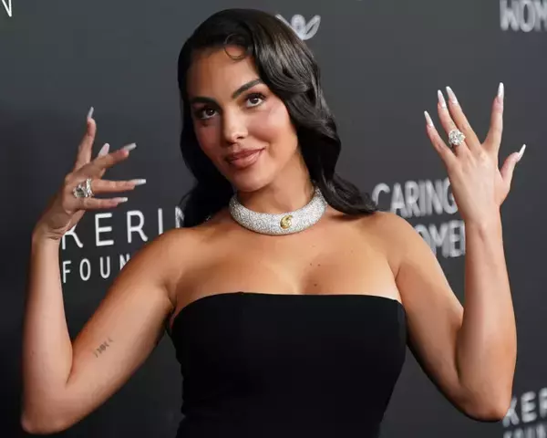 クリスティアーノ・ロナウド＆ジョルジーナ・ロドリゲス、5人の子どもに囲まれ自宅で挙式