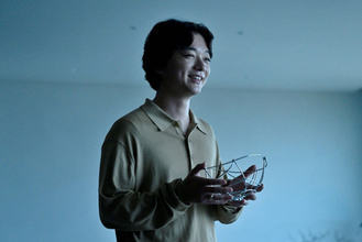 『シナントロープ』“折田”染谷将太、物騒すぎる過去判明＆不気味な笑顔に騒然「不穏」「嫌な予感しかしない」