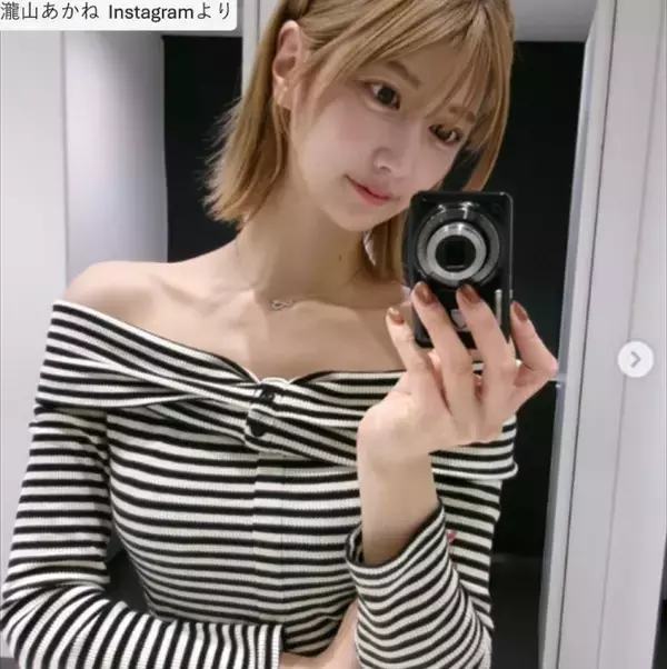 171cm“人気ABEMAアナウンサー”、タイトなオフショルダー姿が「美しすぎる」「スタイル抜群」と絶賛の声