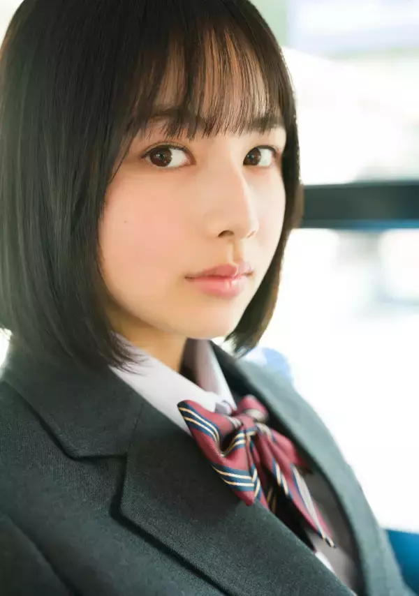 ソフバンCMで話題の美少女16歳、キュートな制服姿にバスケユニフォーム姿も