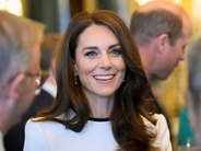 キャサリン妃、メーガン妃お気に入りのパンプスで公式ランチ会に参加