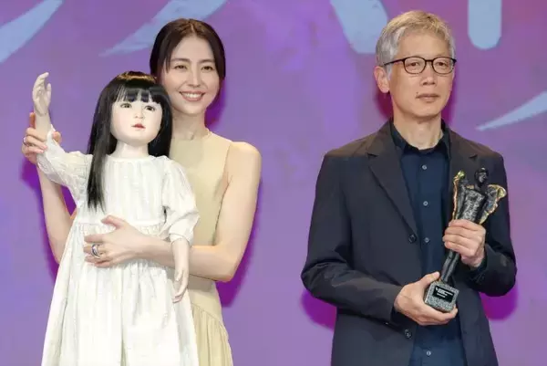 長澤まさみ、主演作『ドールハウス』での“ムンク顔”に矢口史靖監督「これを見たらたぶんトイレも行かれない」