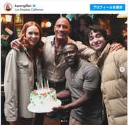 『ジュマンジ』ファミリーの絆が素敵すぎる！　ドウェイン・ジョンソンらがカレン・ギランの誕生日をお祝い