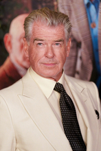ピアース・ブロスナンが73歳に　妻がニュージーランドでの誕生日ショットをシェア