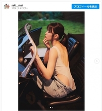 赤井沙希、美背中あらわのタンクトップ姿にファン「めちゃめちゃキマってる」「めっちゃお綺麗やんか」