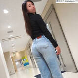 「SNSで話題の“テニス美女”園田彩乃、デニムパンツ姿が「スタイル抜群」「ナイス」と絶賛の声　写真集も話題」の画像1