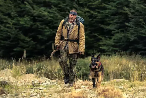 ブラッド・ピット×義足の元軍用偵察犬、過酷な大自然を生き抜く『ハート・オブ・ビースト』予告解禁